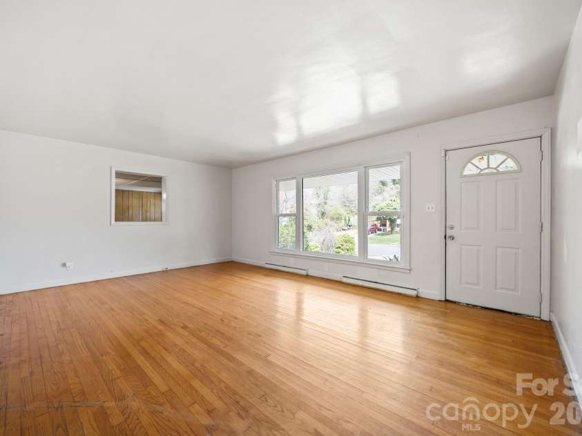 1108 Dartmouth Avenue, High Point, NC 27260.  MLS# CAR4361460, YatesRealty ID 6040. 