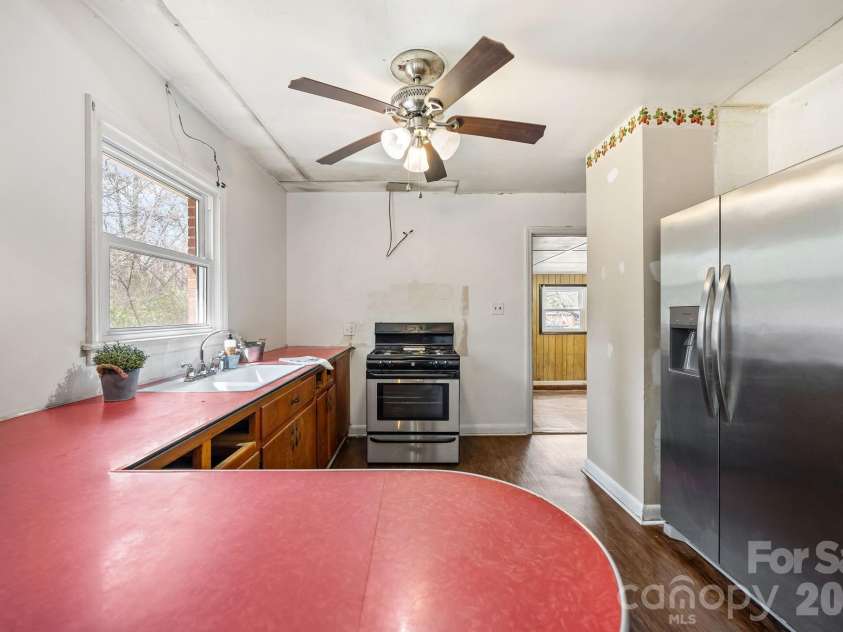 1108 Dartmouth Avenue, High Point, NC 27260.  MLS# CAR4361460, YatesRealty ID 6040. 