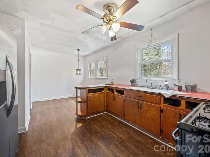 1108 Dartmouth Avenue, High Point, NC 27260.  MLS# CAR4361460, YatesRealty ID 6040. 