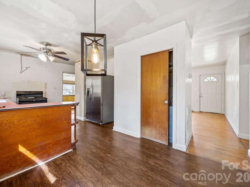 1108 Dartmouth Avenue, High Point, NC 27260.  MLS# CAR4361460, YatesRealty ID 6040. 