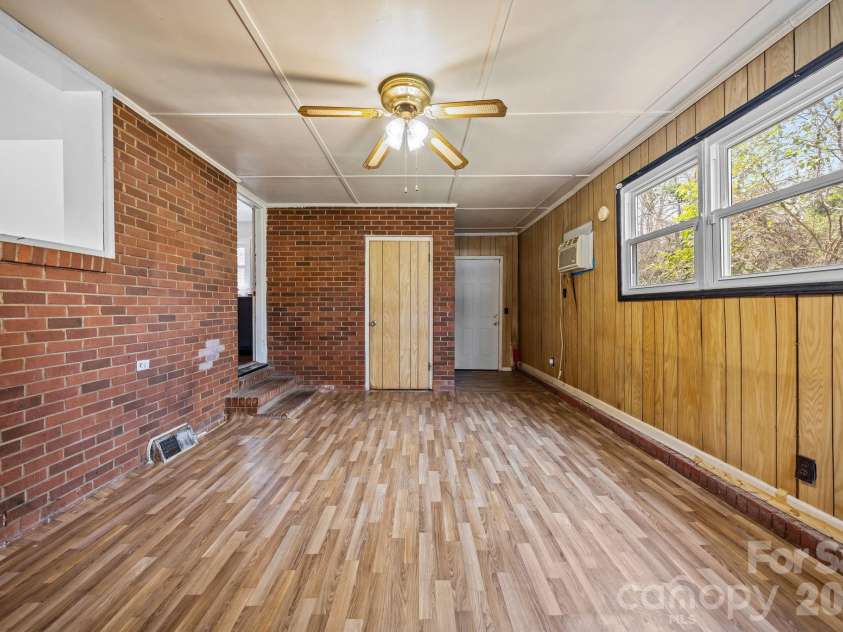 1108 Dartmouth Avenue, High Point, NC 27260.  MLS# CAR4361460, YatesRealty ID 6040. 