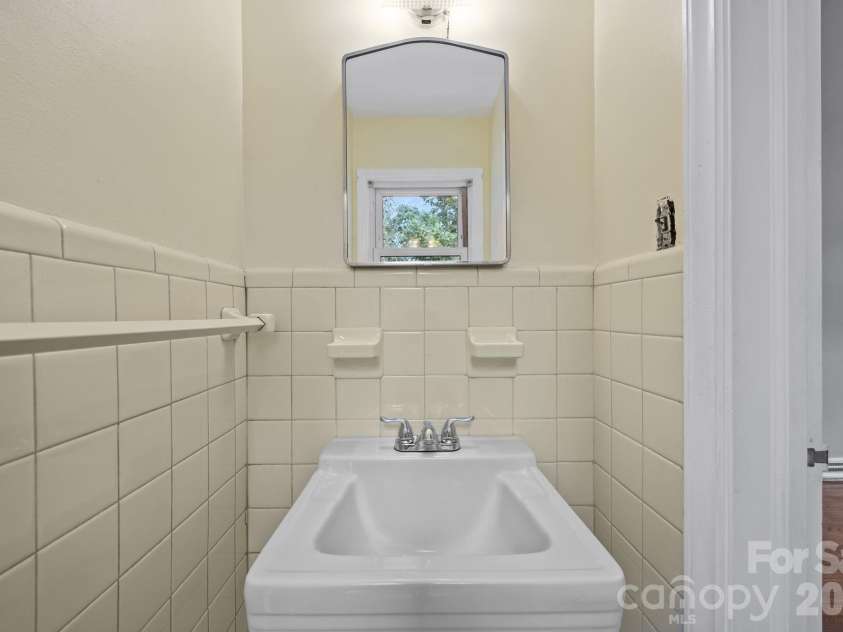 1108 Dartmouth Avenue, High Point, NC 27260.  MLS# CAR4361460, YatesRealty ID 6040. 