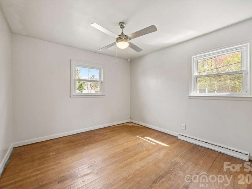 1108 Dartmouth Avenue, High Point, NC 27260.  MLS# CAR4361460, YatesRealty ID 6040. 