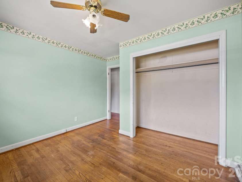 1108 Dartmouth Avenue, High Point, NC 27260.  MLS# CAR4361460, YatesRealty ID 6040. 