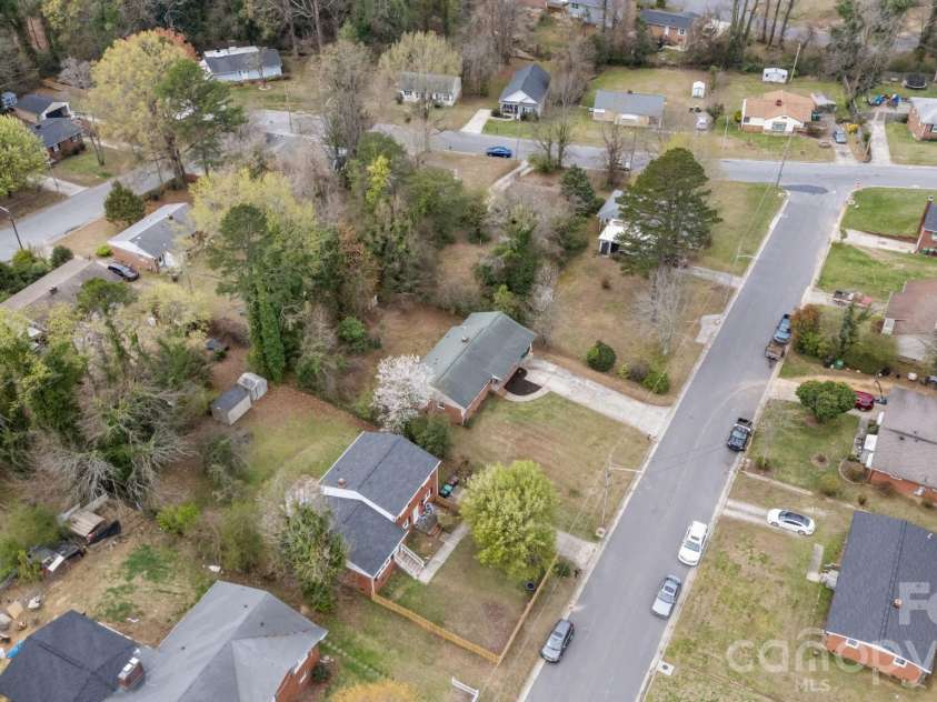 1108 Dartmouth Avenue, High Point, NC 27260.  MLS# CAR4361460, YatesRealty ID 6040. 