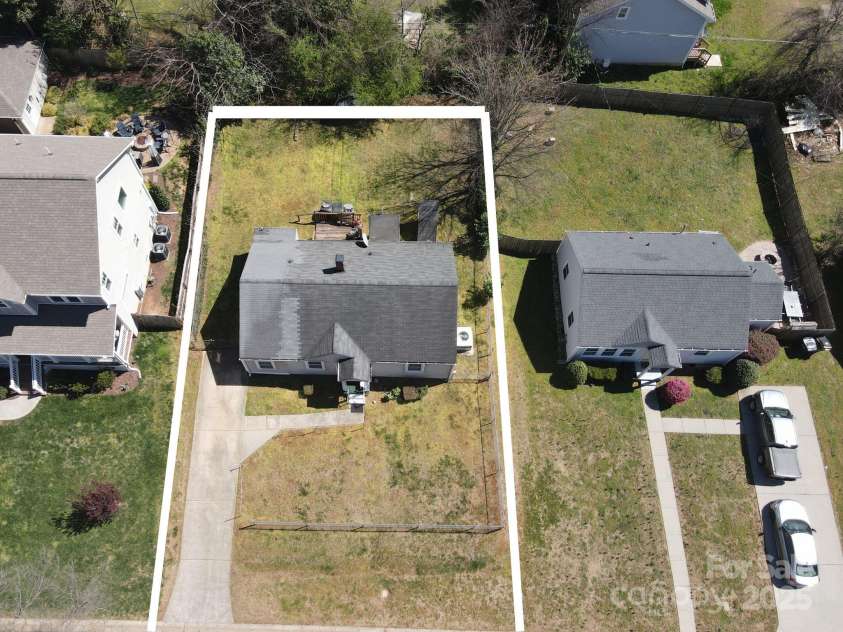 2648 ROSLYN Avenue, Charlotte, NC 28208.  MLS# CAR4237917, YatesRealty ID 6041. 