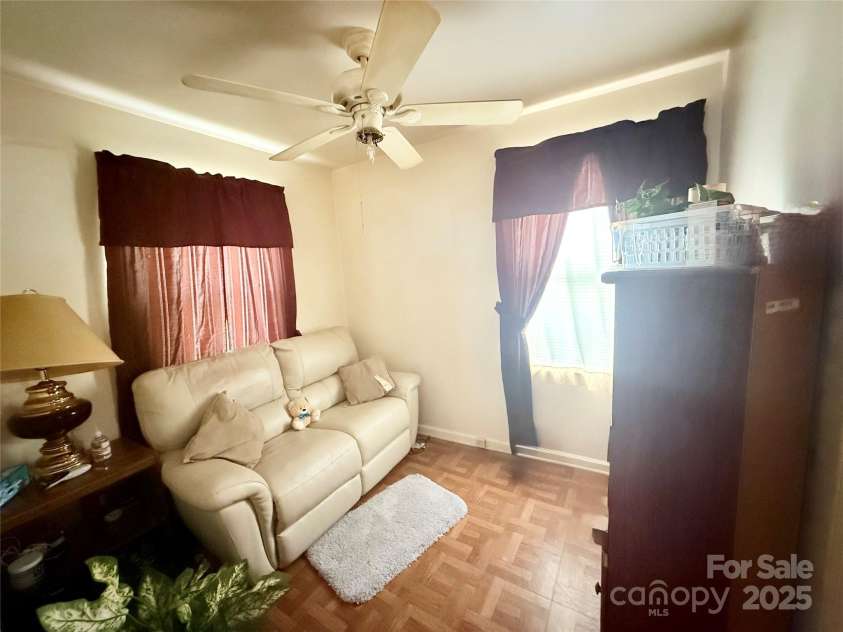 2648 ROSLYN Avenue, Charlotte, NC 28208.  MLS# CAR4237917, YatesRealty ID 6041. 