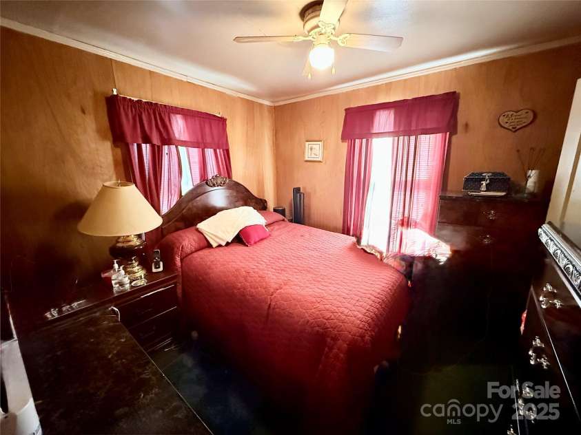 2648 ROSLYN Avenue, Charlotte, NC 28208.  MLS# CAR4237917, YatesRealty ID 6041. 