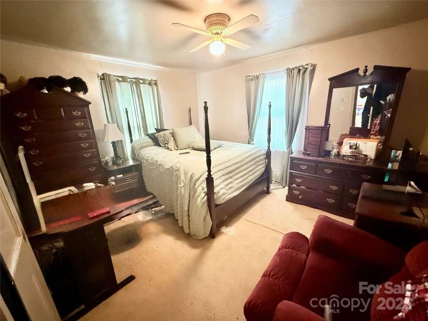 2648 ROSLYN Avenue, Charlotte, NC 28208.  MLS# CAR4237917, YatesRealty ID 6041. 