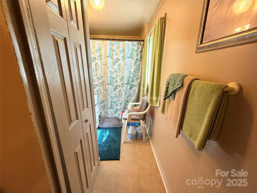 2648 ROSLYN Avenue, Charlotte, NC 28208.  MLS# CAR4237917, YatesRealty ID 6041. 