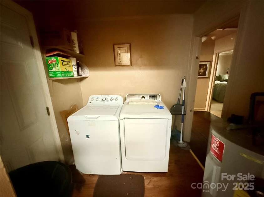 2648 ROSLYN Avenue, Charlotte, NC 28208.  MLS# CAR4237917, YatesRealty ID 6041. 