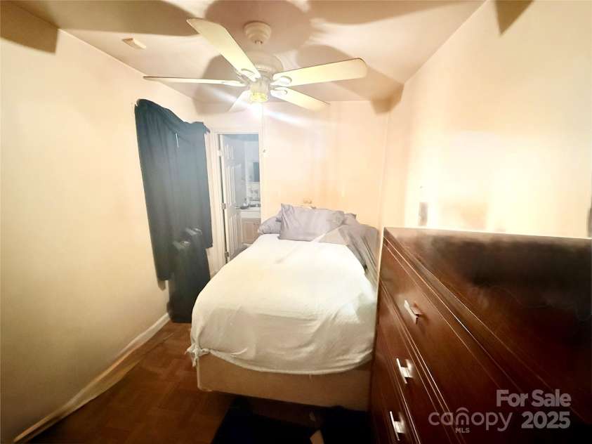 2648 ROSLYN Avenue, Charlotte, NC 28208.  MLS# CAR4237917, YatesRealty ID 6041. 