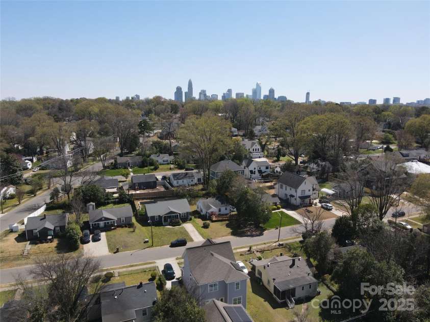 2648 ROSLYN Avenue, Charlotte, NC 28208.  MLS# CAR4237917, YatesRealty ID 6041. 