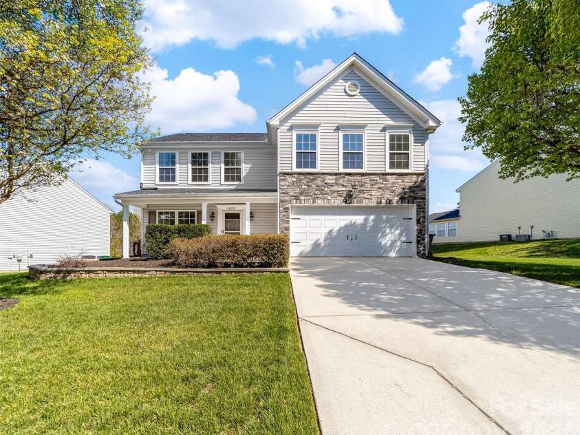 1015 Sparrow Valley Way, Charlotte, NC 28214.  MLS# CAR4360368, YatesRealty ID 6042. 