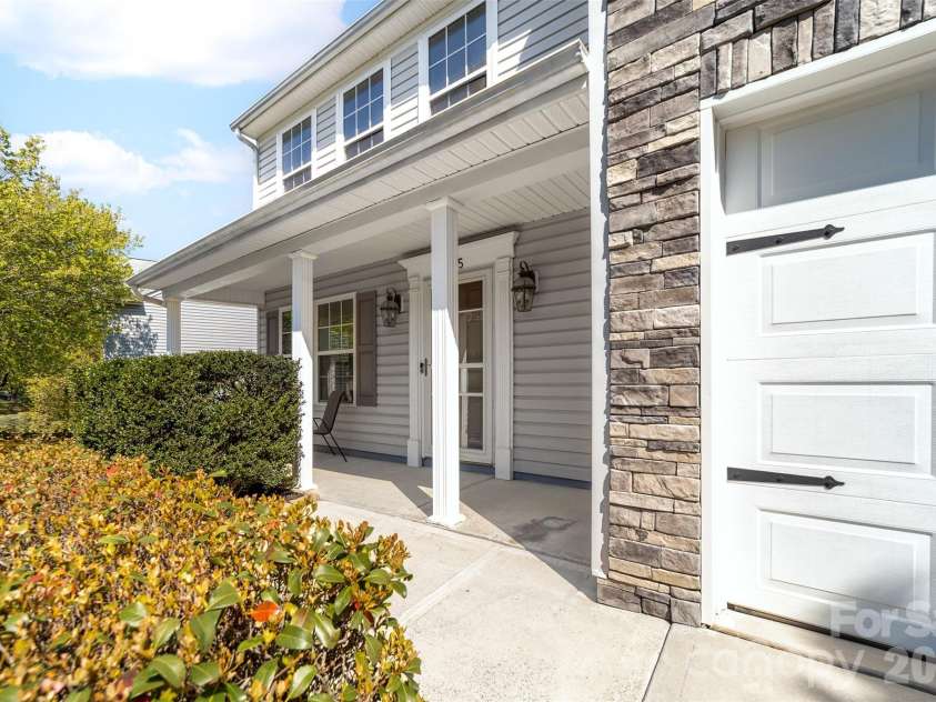1015 Sparrow Valley Way, Charlotte, NC 28214.  MLS# CAR4360368, YatesRealty ID 6042. 