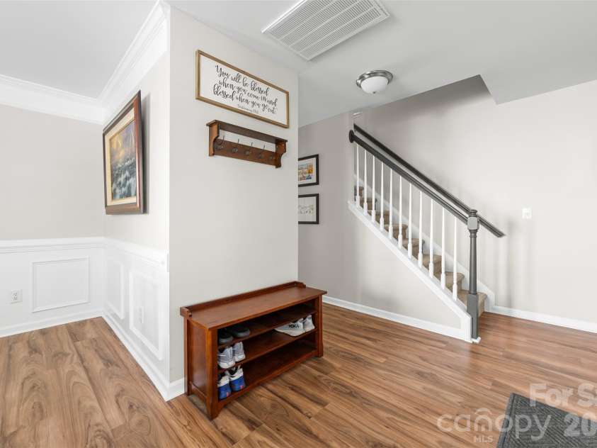 1015 Sparrow Valley Way, Charlotte, NC 28214.  MLS# CAR4360368, YatesRealty ID 6042. 