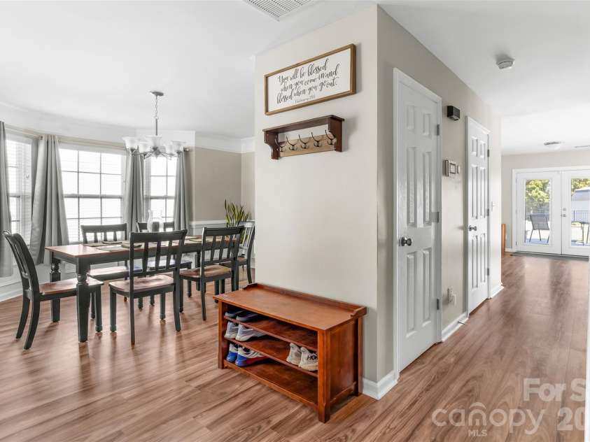 1015 Sparrow Valley Way, Charlotte, NC 28214.  MLS# CAR4360368, YatesRealty ID 6042. 