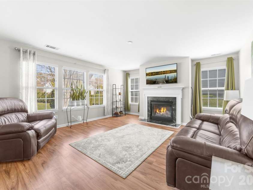 1015 Sparrow Valley Way, Charlotte, NC 28214.  MLS# CAR4360368, YatesRealty ID 6042. 