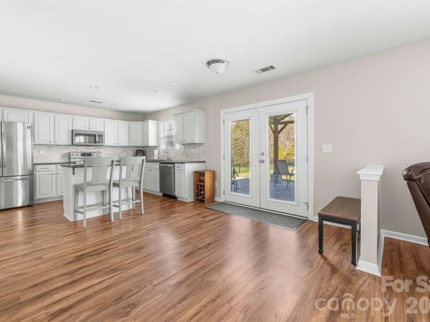 1015 Sparrow Valley Way, Charlotte, NC 28214.  MLS# CAR4360368, YatesRealty ID 6042. 
