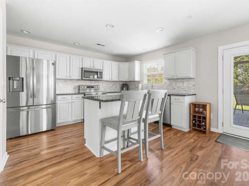 1015 Sparrow Valley Way, Charlotte, NC 28214.  MLS# CAR4360368, YatesRealty ID 6042. 