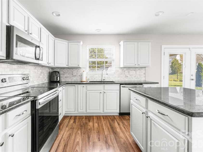 1015 Sparrow Valley Way, Charlotte, NC 28214.  MLS# CAR4360368, YatesRealty ID 6042. 