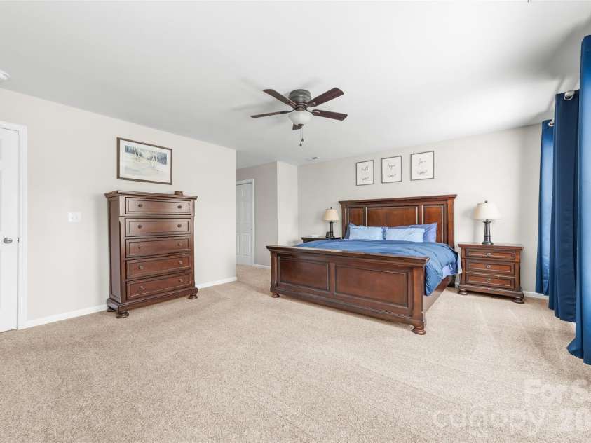1015 Sparrow Valley Way, Charlotte, NC 28214.  MLS# CAR4360368, YatesRealty ID 6042. 