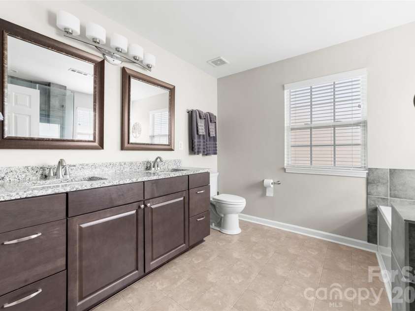 1015 Sparrow Valley Way, Charlotte, NC 28214.  MLS# CAR4360368, YatesRealty ID 6042. 