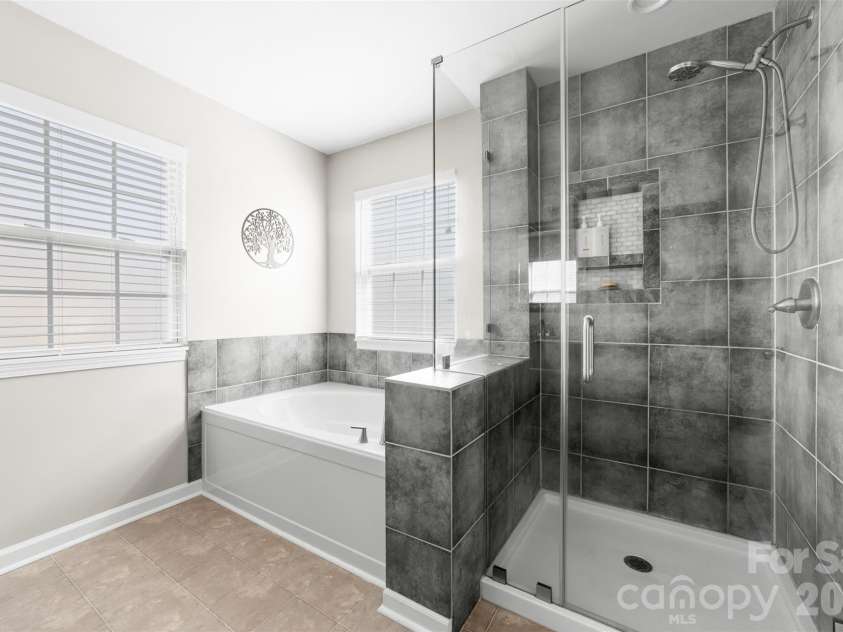 1015 Sparrow Valley Way, Charlotte, NC 28214.  MLS# CAR4360368, YatesRealty ID 6042. 