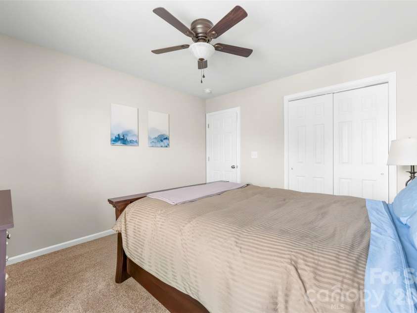 1015 Sparrow Valley Way, Charlotte, NC 28214.  MLS# CAR4360368, YatesRealty ID 6042. 