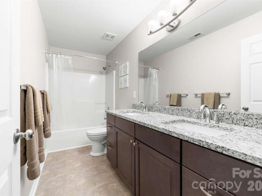 1015 Sparrow Valley Way, Charlotte, NC 28214.  MLS# CAR4360368, YatesRealty ID 6042. 