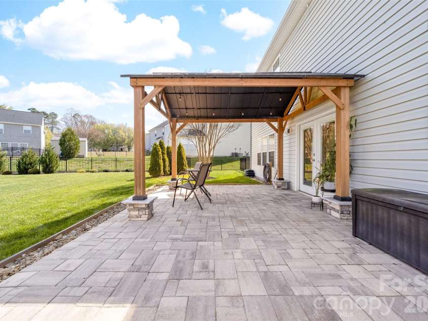 1015 Sparrow Valley Way, Charlotte, NC 28214.  MLS# CAR4360368, YatesRealty ID 6042. 