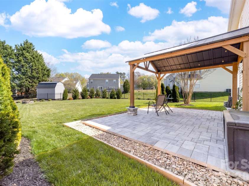 1015 Sparrow Valley Way, Charlotte, NC 28214.  MLS# CAR4360368, YatesRealty ID 6042. 