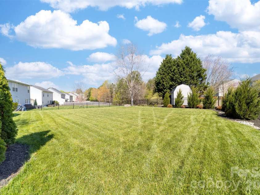 1015 Sparrow Valley Way, Charlotte, NC 28214.  MLS# CAR4360368, YatesRealty ID 6042. 