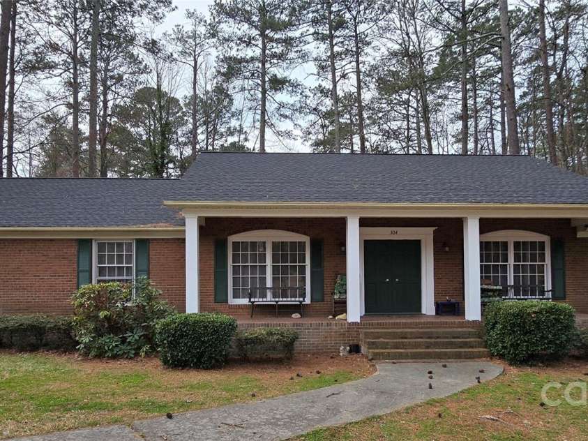 304 Taft Street, Troy, NC 27371.  MLS# CAR4238090, YatesRealty ID 6042. 
