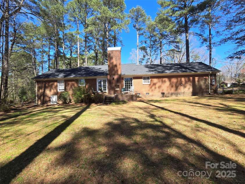 304 Taft Street, Troy, NC 27371.  MLS# CAR4238090, YatesRealty ID 6042. 