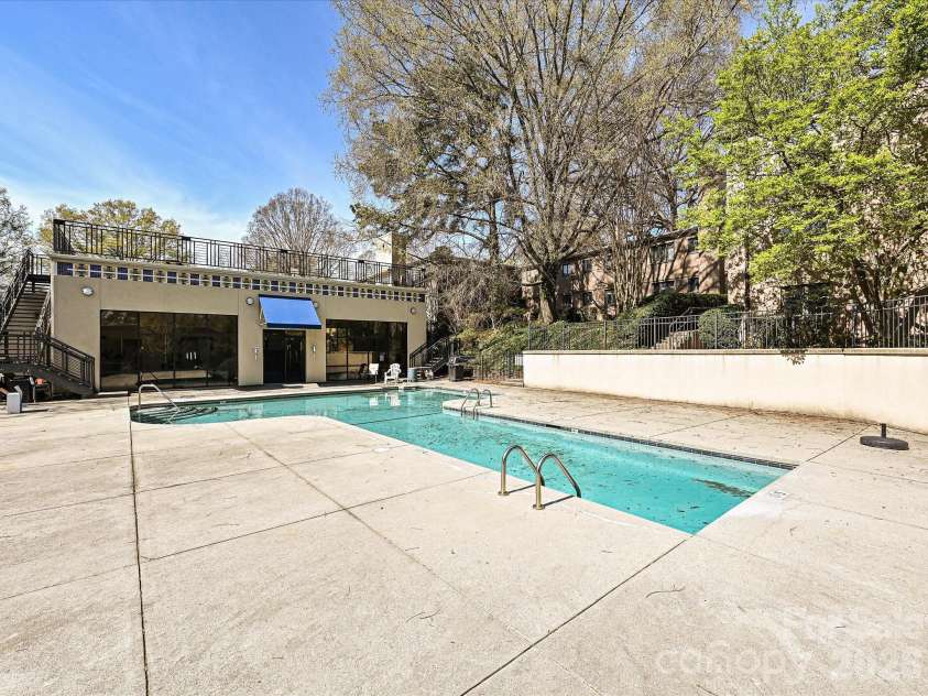 201 Dotger Avenue, Charlotte, NC 28207.  MLS# CAR4360588, YatesRealty ID 6043. 