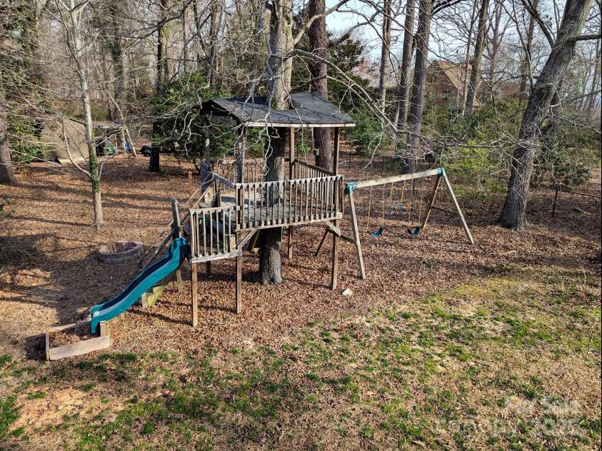 215 Biscoe Road, Troy, NC 27371.  MLS# CAR4232244, YatesRealty ID 6044. 