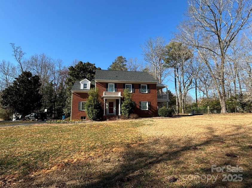 215 Biscoe Road, Troy, NC 27371.  MLS# CAR4232244, YatesRealty ID 6044. 