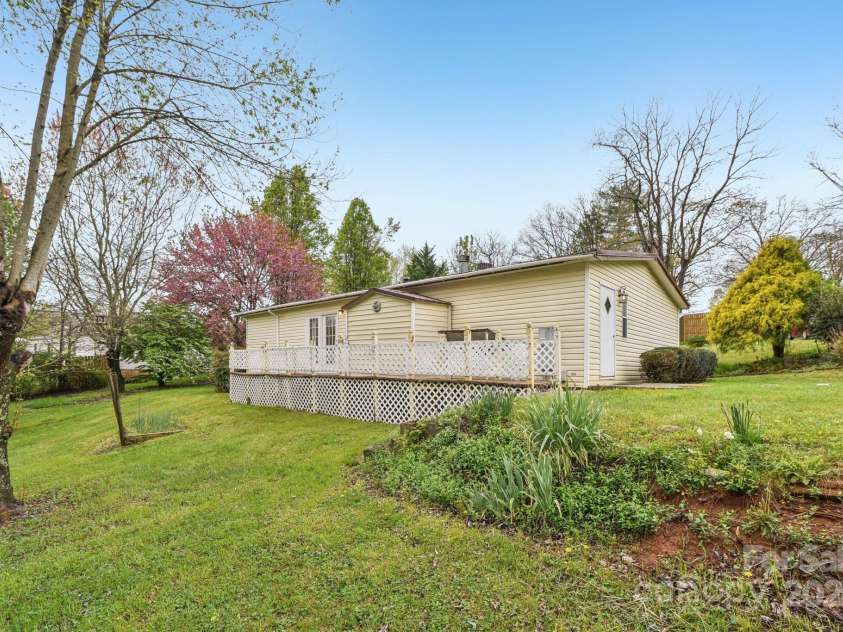 83 Libbey Lane, Mills River, NC 28759.  MLS# CAR4244925, YatesRealty ID 6049. 