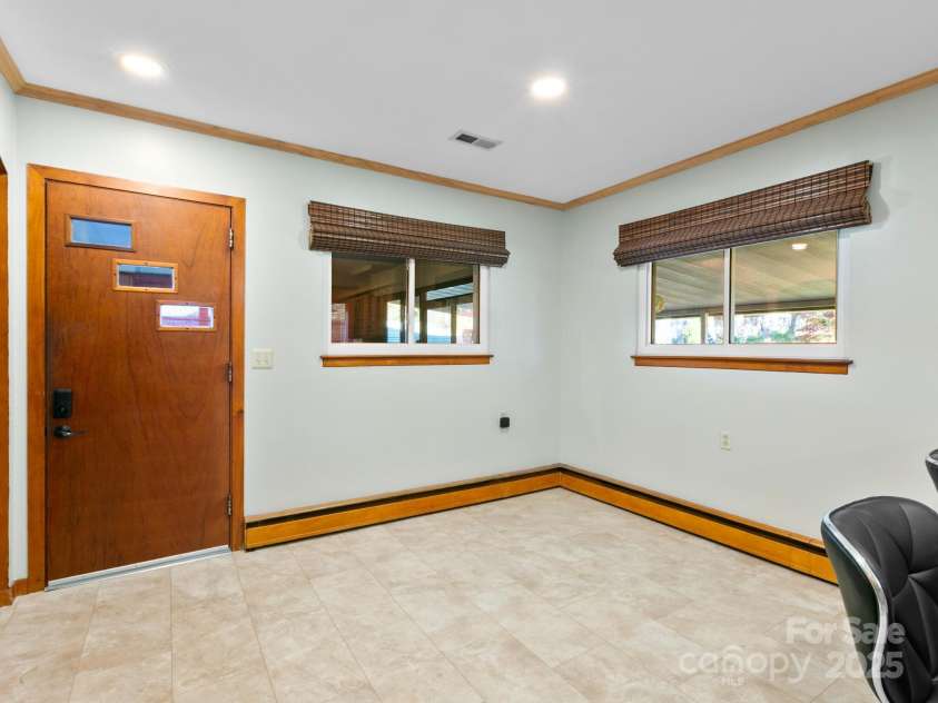 11 Aloha Circle, Candler, NC 28715.  MLS# CAR4313548, YatesRealty ID 605. Dining Area