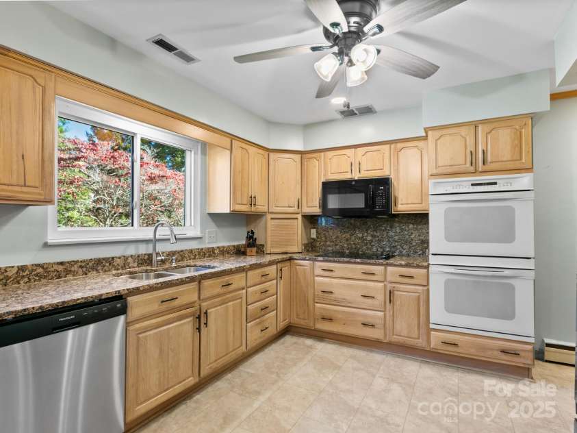 11 Aloha Circle, Candler, NC 28715.  MLS# CAR4313548, YatesRealty ID 605. Kitchen