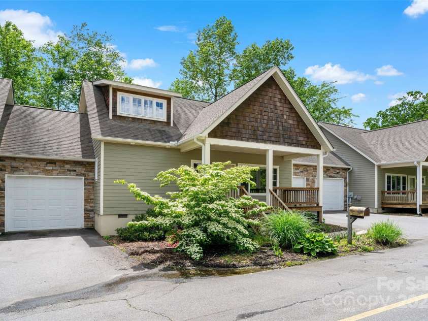 3 Teresa Way, Black Mountain, NC 28711.  MLS# CAR4245205, YatesRealty ID 605. 