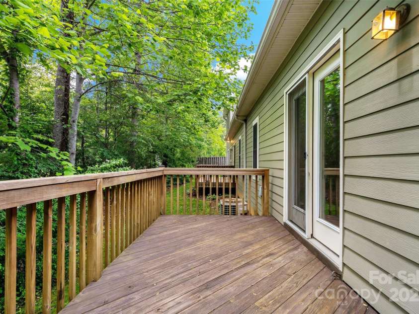 3 Teresa Way, Black Mountain, NC 28711.  MLS# CAR4245205, YatesRealty ID 605. 