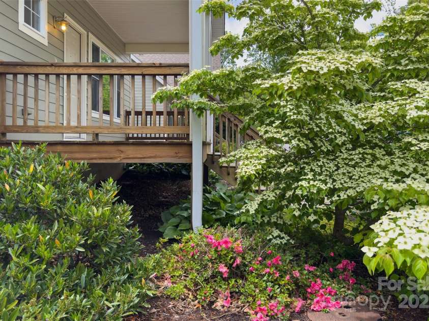 3 Teresa Way, Black Mountain, NC 28711.  MLS# CAR4245205, YatesRealty ID 605. 