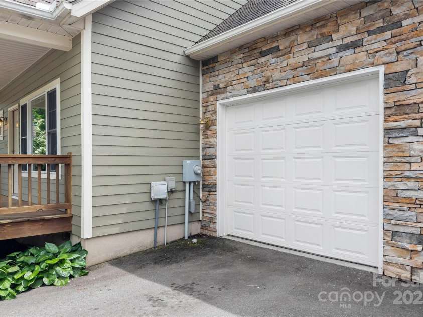 3 Teresa Way, Black Mountain, NC 28711.  MLS# CAR4245205, YatesRealty ID 605. 