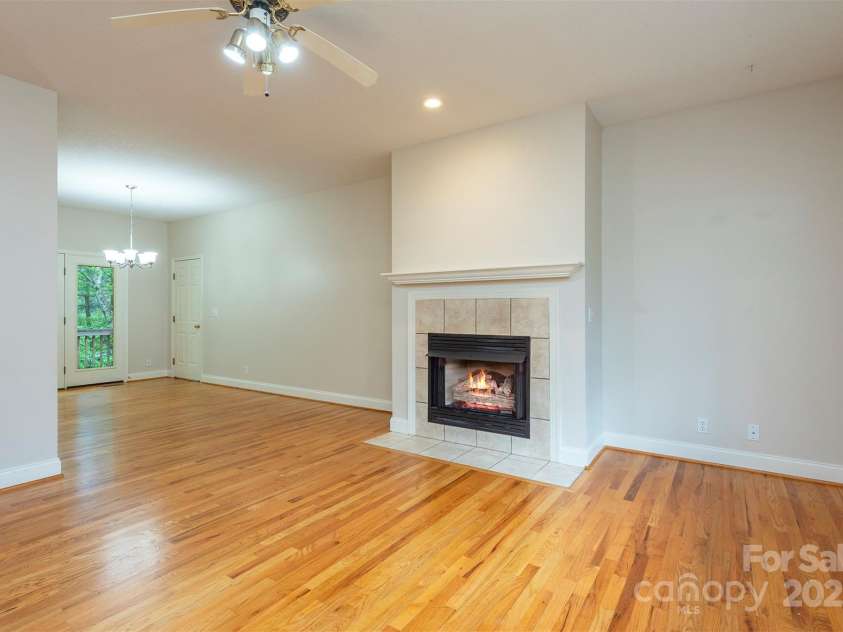 3 Teresa Way, Black Mountain, NC 28711.  MLS# CAR4245205, YatesRealty ID 605. 