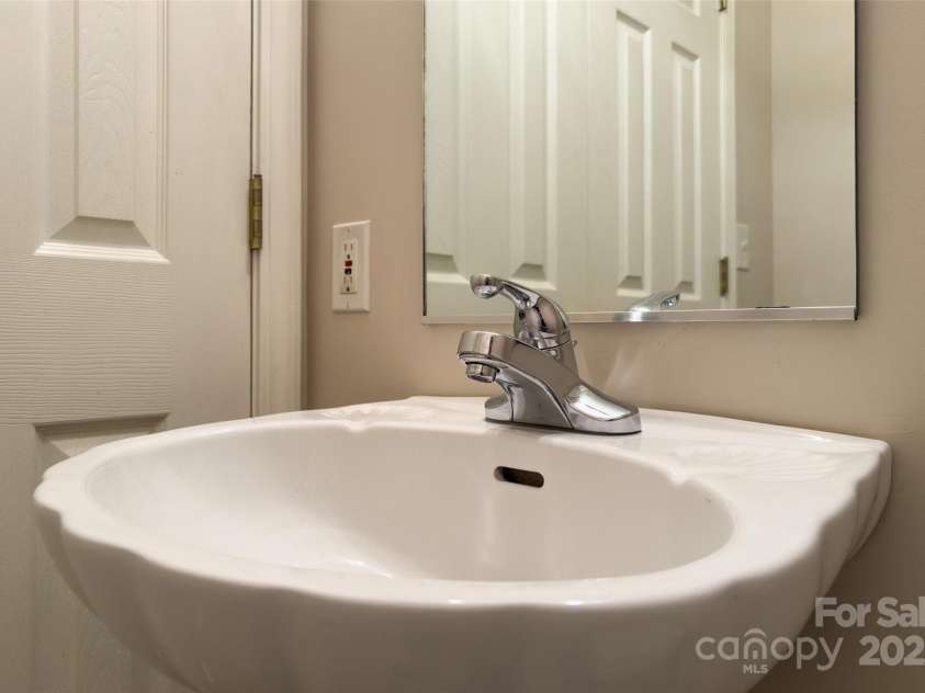 3 Teresa Way, Black Mountain, NC 28711.  MLS# CAR4245205, YatesRealty ID 605. 