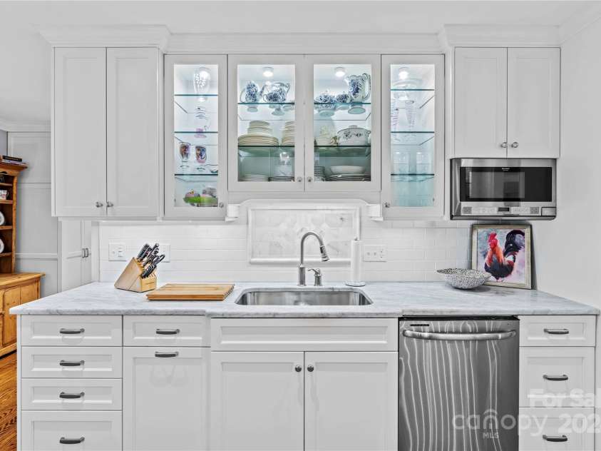 441 Forest Heights Drive, Marion, NC 28752.  MLS# CAR4174154, YatesRealty ID 605. 