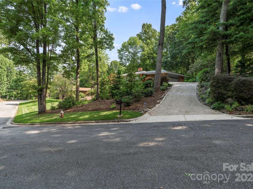 441 Forest Heights Drive, Marion, NC 28752.  MLS# CAR4174154, YatesRealty ID 605. 