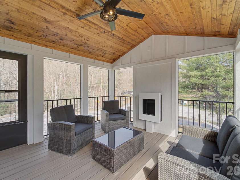 122 Mountain Breeze Ridge, Scaly Mountain, NC 28775.  MLS# CAR4361680, YatesRealty ID 6051. 